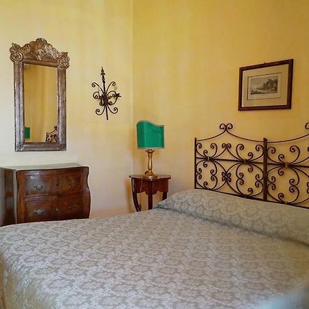 Bed And Breakfast Riviera Di Chiaia Turrisi Nápoles Quarto foto