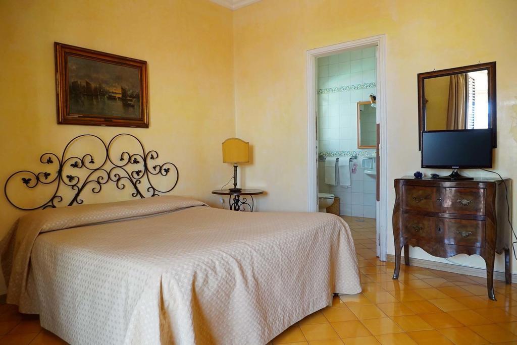 Bed And Breakfast Riviera Di Chiaia Turrisi Nápoles Quarto foto